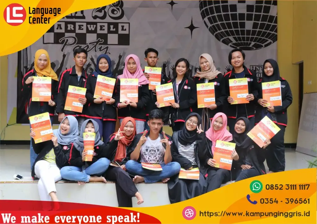 Keseruan foto bersama peserta English Master 4 bulan