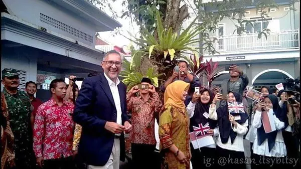 kunjungan dubes inggris untuk indonesia di kampung inggris pare